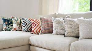 10 idées de décoration d’oreillers pour un canapé parfaitement stylé